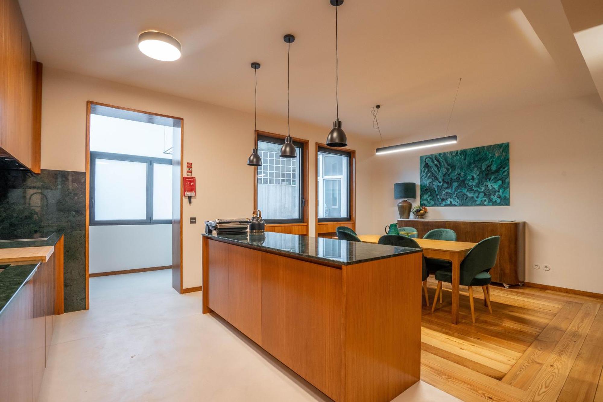 Sublime Downtown Retreat By Elsa Apartment Порто Екстериор снимка