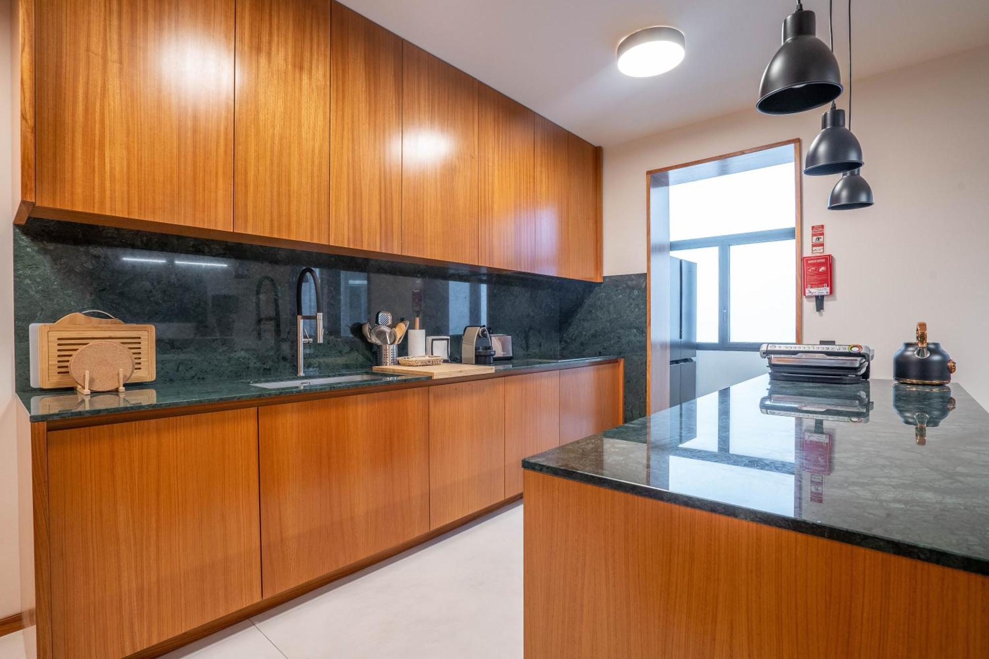 Sublime Downtown Retreat By Elsa Apartment Порто Екстериор снимка