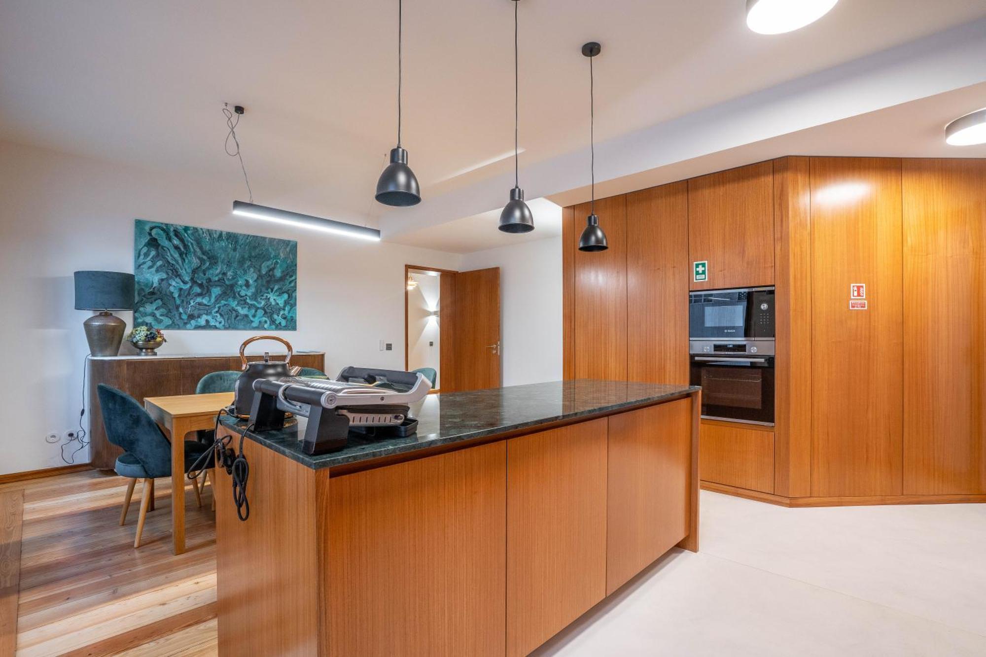 Sublime Downtown Retreat By Elsa Apartment Порто Екстериор снимка