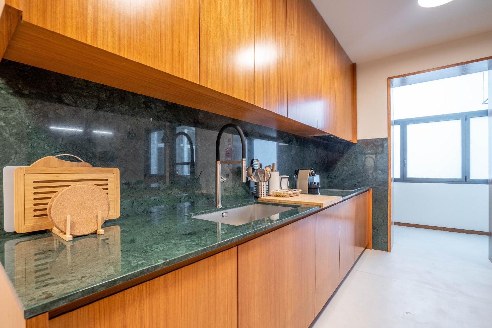 Sublime Downtown Retreat By Elsa Apartment Порто Екстериор снимка
