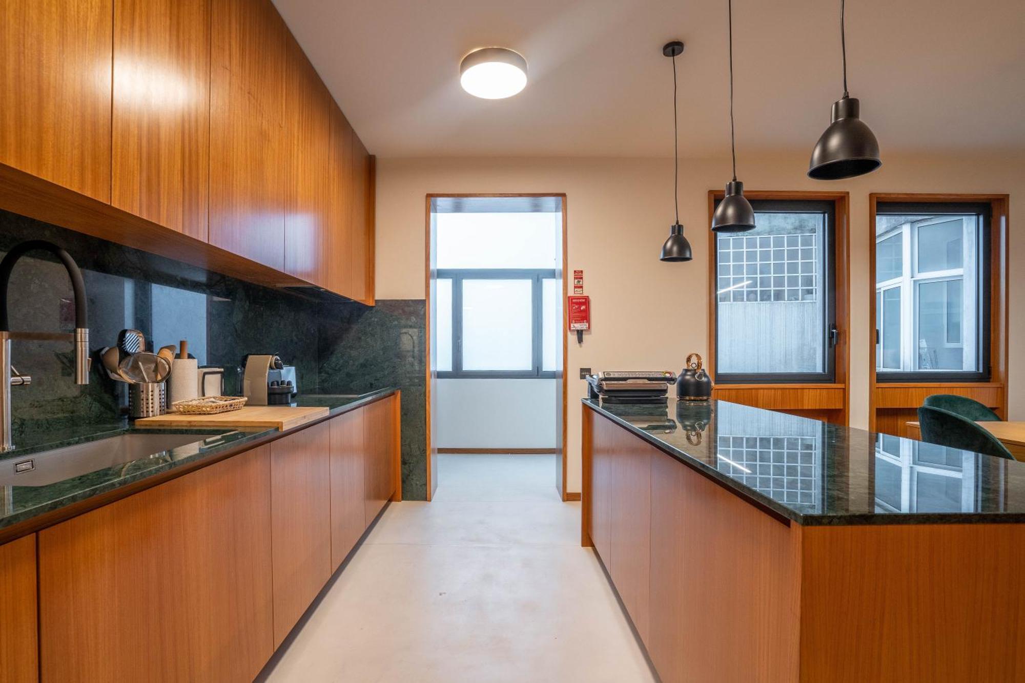 Sublime Downtown Retreat By Elsa Apartment Порто Екстериор снимка